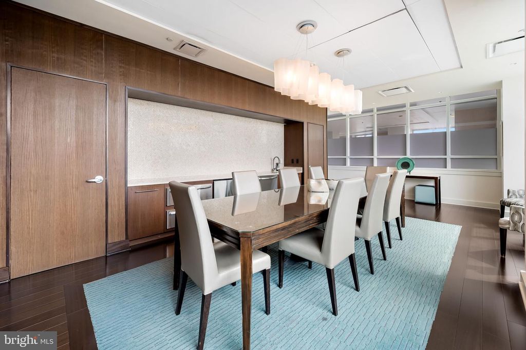 Image 53 of property listing at 100 HARBORVIEW DR #1509, Baltimore, MD 21230