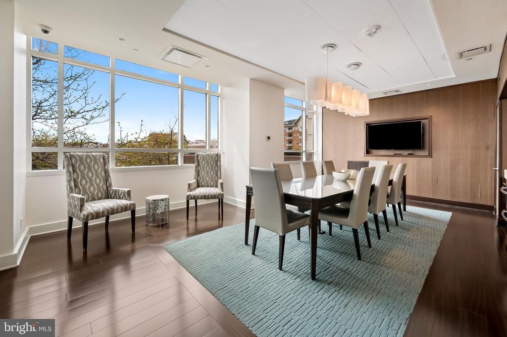 Image 54 of property listing at 100 HARBORVIEW DR #1509, Baltimore, MD 21230