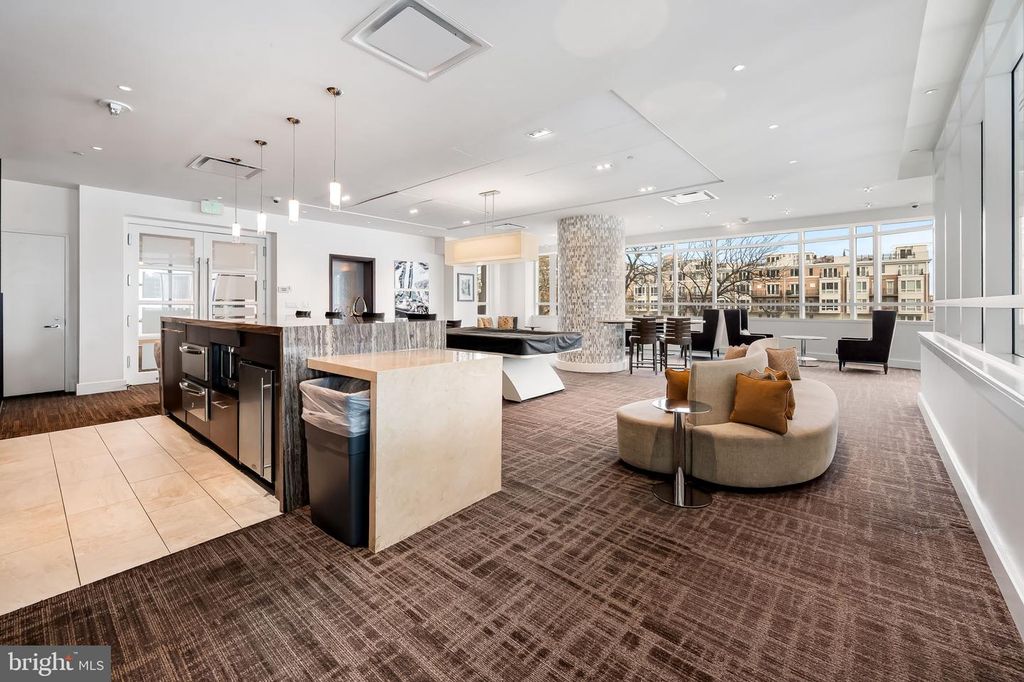 Image 55 of property listing at 100 HARBORVIEW DR #1509, Baltimore, MD 21230