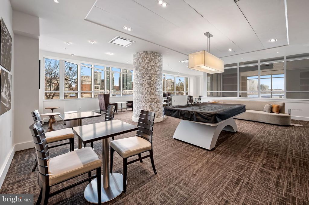 Image 57 of property listing at 100 HARBORVIEW DR #1509, Baltimore, MD 21230