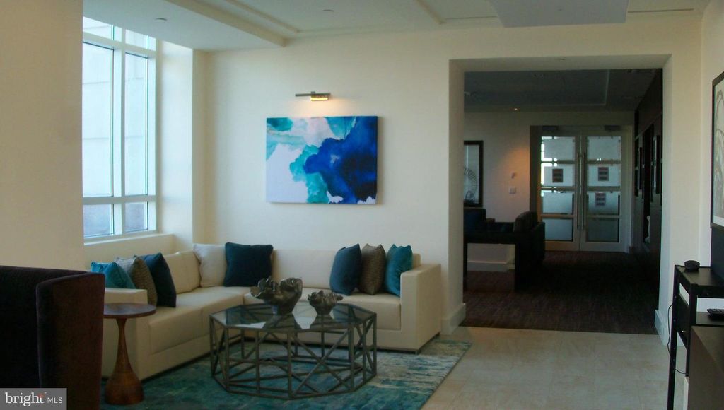 Image 6 of property listing at 100 HARBORVIEW DR #1509, Baltimore, MD 21230