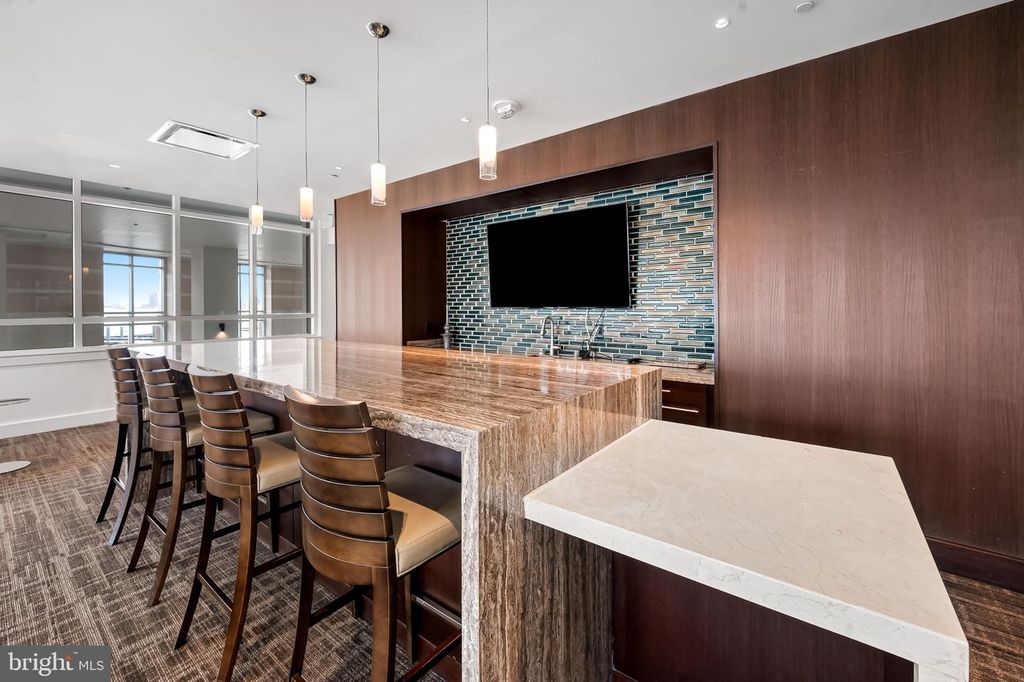 Image 58 of property listing at 100 HARBORVIEW DR #1509, Baltimore, MD 21230