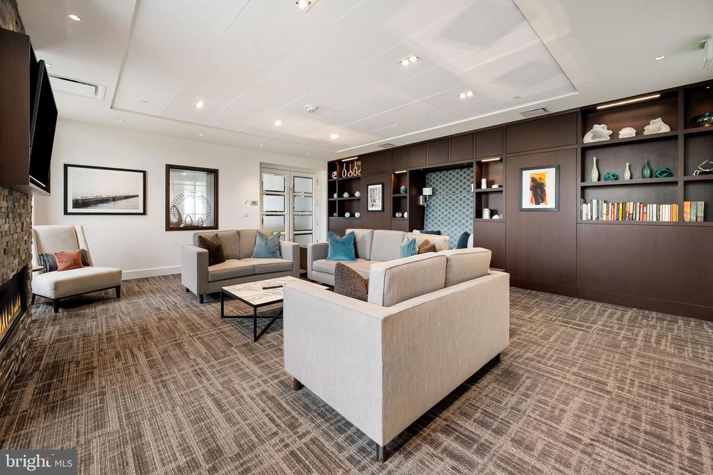 Image 59 of property listing at 100 HARBORVIEW DR #1509, Baltimore, MD 21230