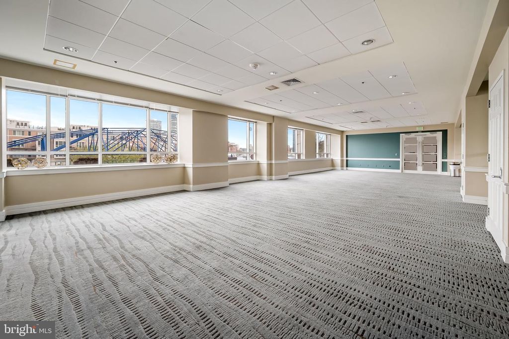 Image 60 of property listing at 100 HARBORVIEW DR #1509, Baltimore, MD 21230