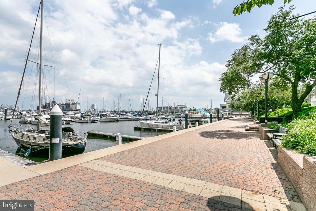 Image 70 of property listing at 100 HARBORVIEW DR #1509, Baltimore, MD 21230
