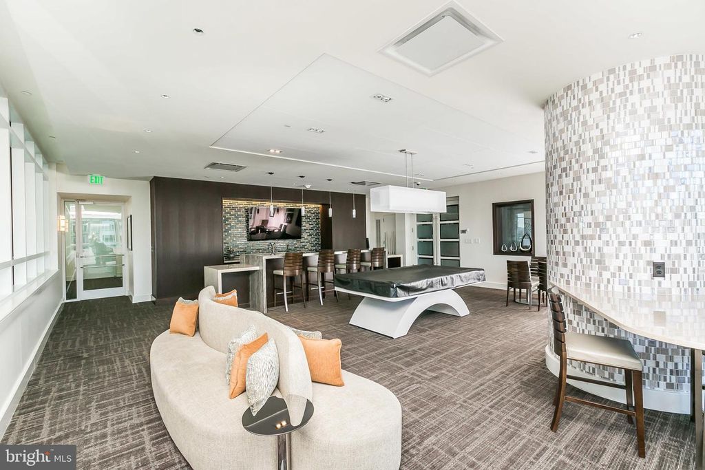 Image 73 of property listing at 100 HARBORVIEW DR #1509, Baltimore, MD 21230