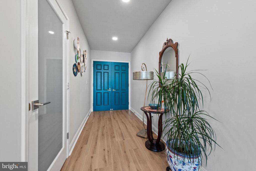 Image 8 of property listing at 100 HARBORVIEW DR #1509, Baltimore, MD 21230