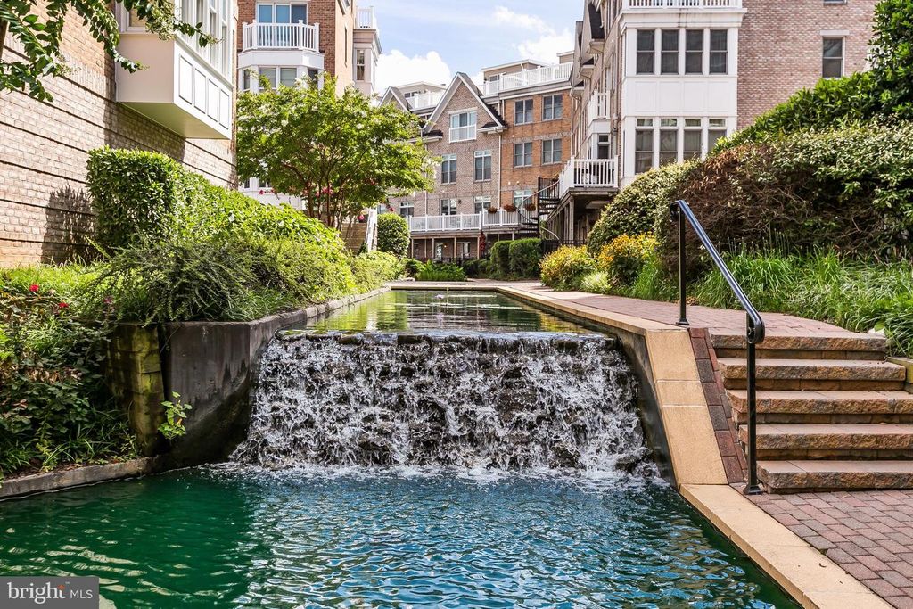 Image 78 of property listing at 100 HARBORVIEW DR #1509, Baltimore, MD 21230