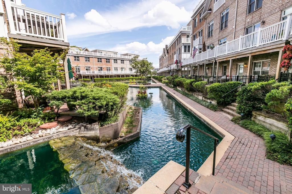 Image 80 of property listing at 100 HARBORVIEW DR #1509, Baltimore, MD 21230