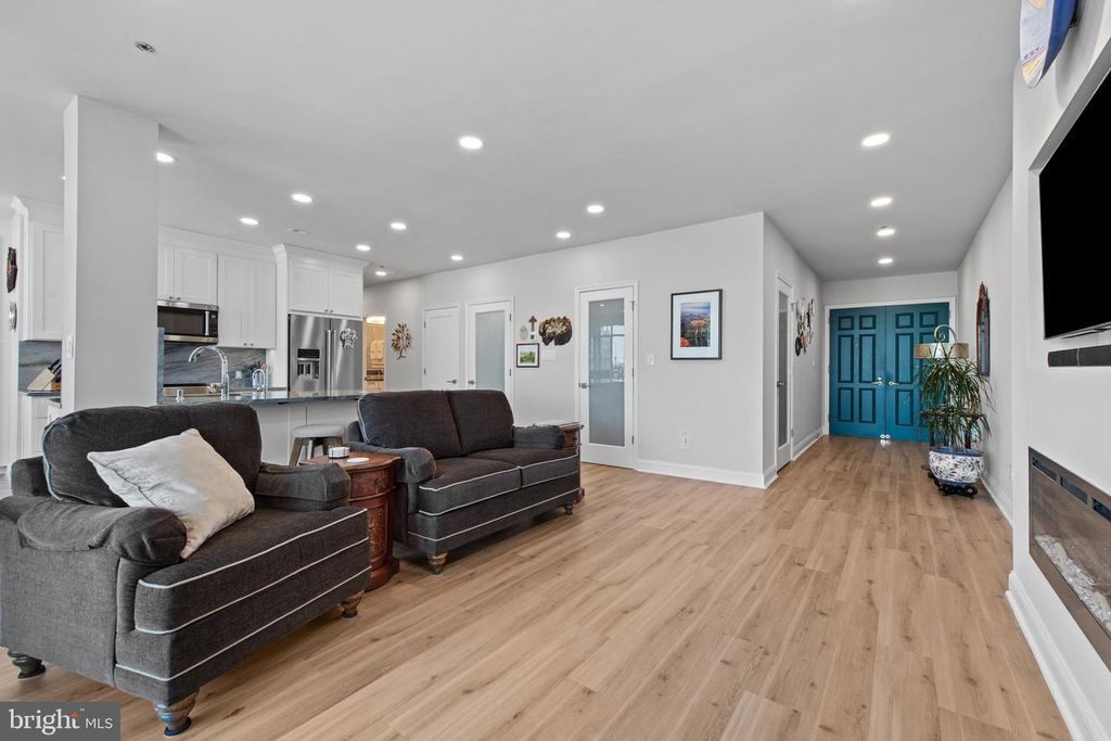 Image 9 of property listing at 100 HARBORVIEW DR #1509, Baltimore, MD 21230