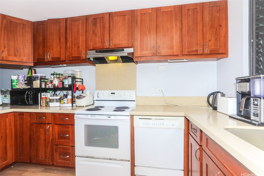 511 Hahaione Street 1-2C, Honolulu, HI 96825