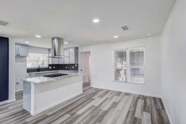 322 NE 29TH Street, Grand Prairie, TX 75050