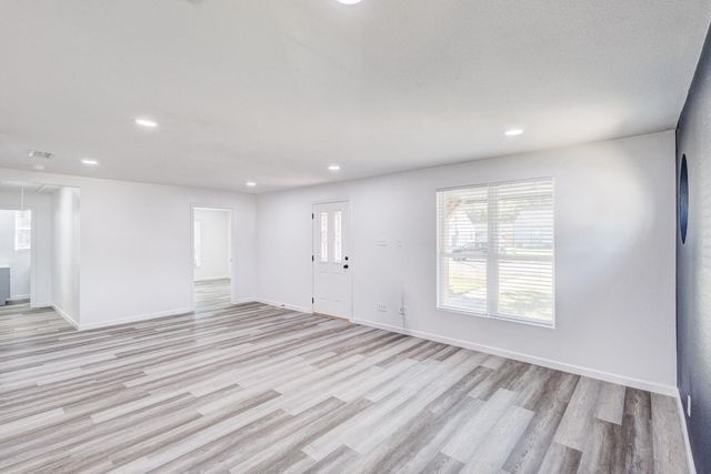 322 NE 29TH Street, Grand Prairie, TX 75050