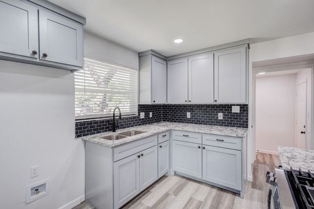 322 NE 29TH Street, Grand Prairie, TX 75050