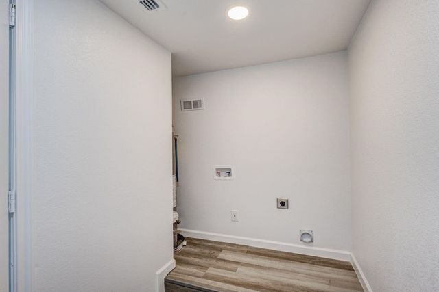 322 NE 29TH Street, Grand Prairie, TX 75050