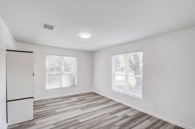 322 NE 29TH Street, Grand Prairie, TX 75050