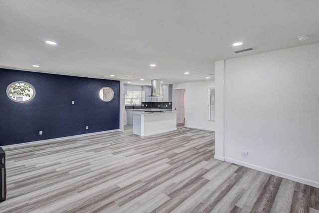 322 NE 29TH Street, Grand Prairie, TX 75050