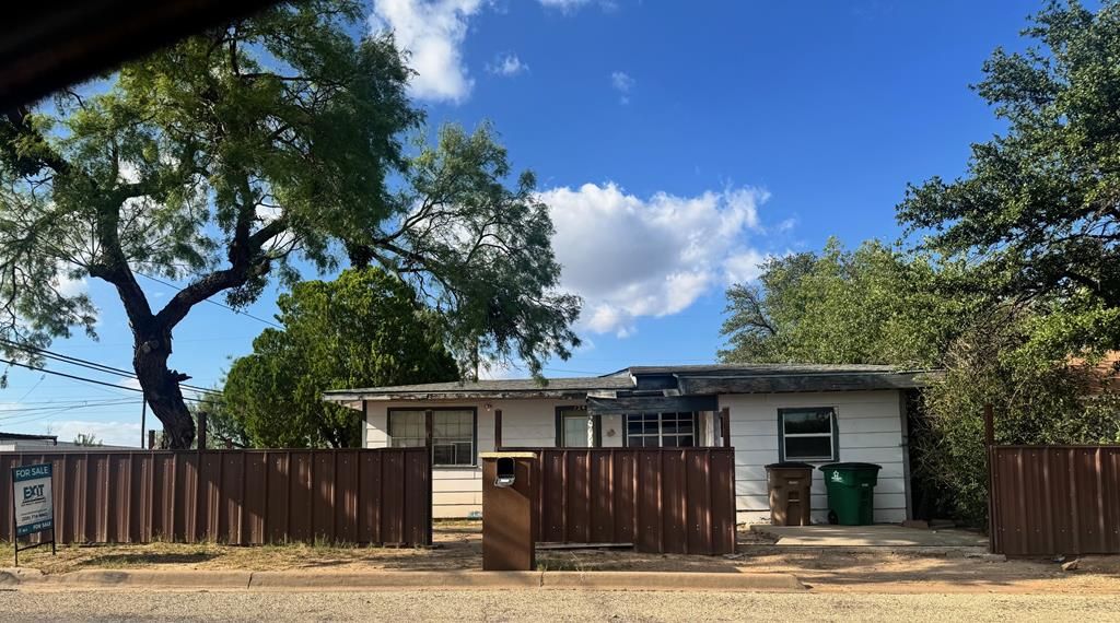 Image 1 of property listing at 124 Ave U, San Angelo, TX 76903