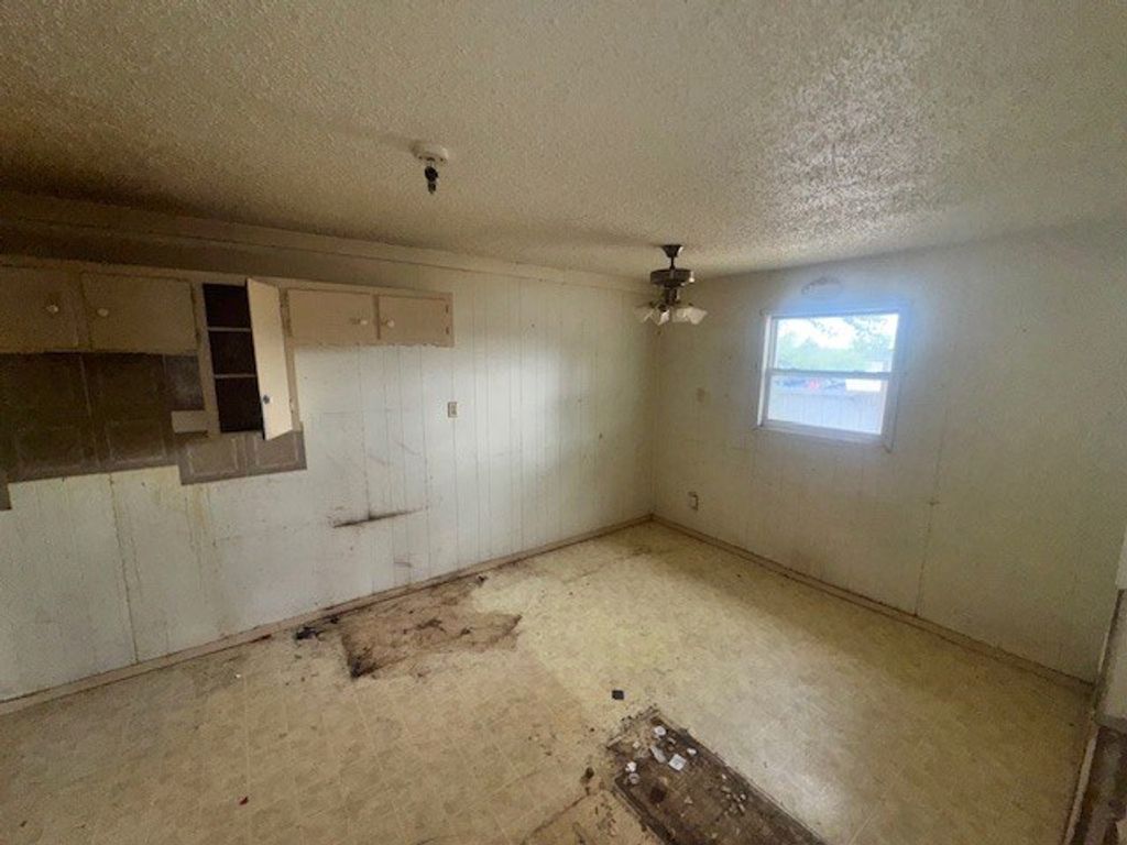 Image 4 of property listing at 124 Ave U, San Angelo, TX 76903