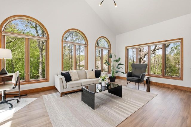 W307N2873 Fieldwood DRIVE, Pewaukee, WI 53072