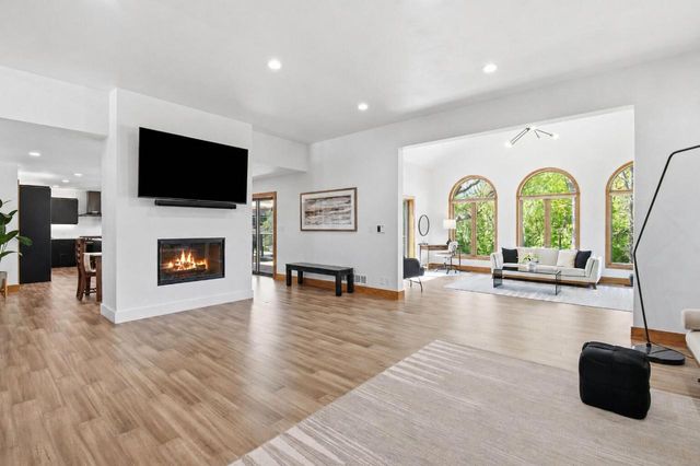 W307N2873 Fieldwood DRIVE, Pewaukee, WI 53072