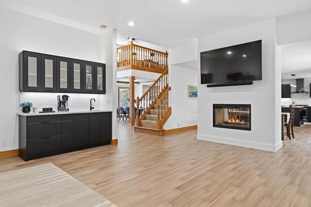 W307N2873 Fieldwood DRIVE, Pewaukee, WI 53072