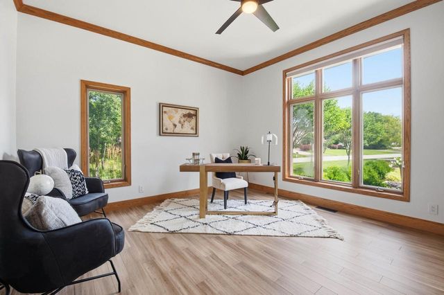 W307N2873 Fieldwood DRIVE, Pewaukee, WI 53072