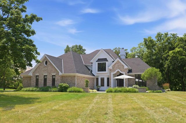 W307N2873 Fieldwood DRIVE, Pewaukee, WI 53072