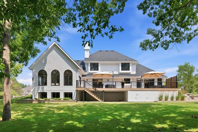 W307N2873 Fieldwood DRIVE, Pewaukee, WI 53072