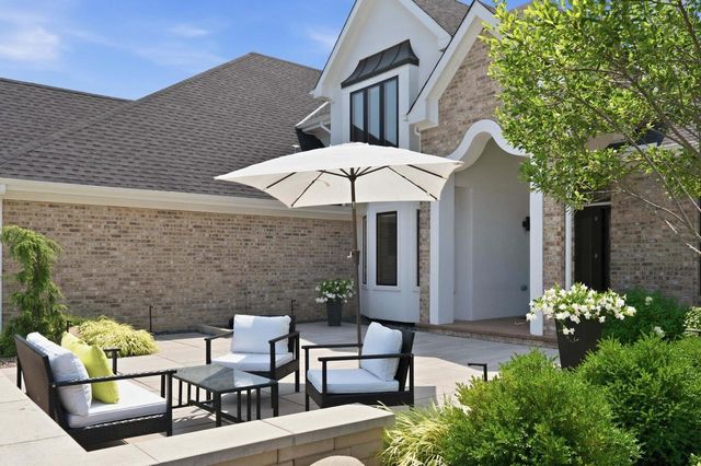 W307N2873 Fieldwood DRIVE, Pewaukee, WI 53072