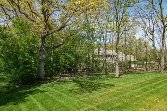 W307N2873 Fieldwood DRIVE, Pewaukee, WI 53072