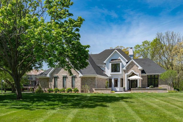 W307N2873 Fieldwood DRIVE, Pewaukee, WI 53072