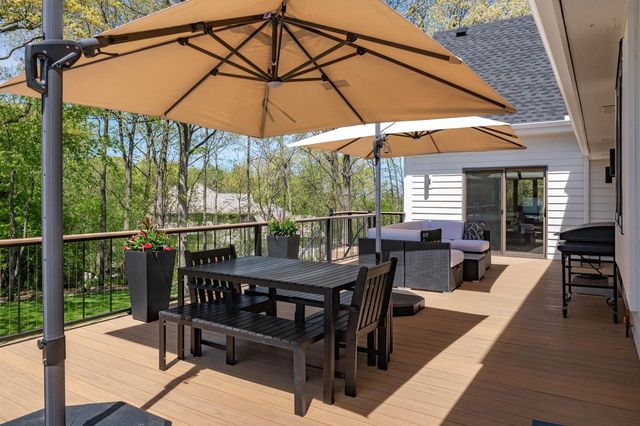 W307N2873 Fieldwood DRIVE, Pewaukee, WI 53072