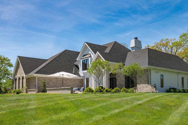 W307N2873 Fieldwood DRIVE, Pewaukee, WI 53072