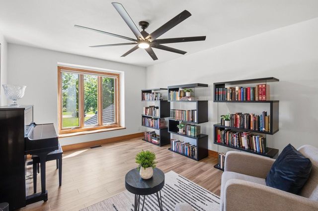 W307N2873 Fieldwood DRIVE, Pewaukee, WI 53072