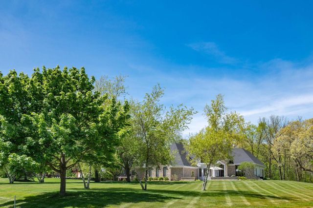 W307N2873 Fieldwood DRIVE, Pewaukee, WI 53072