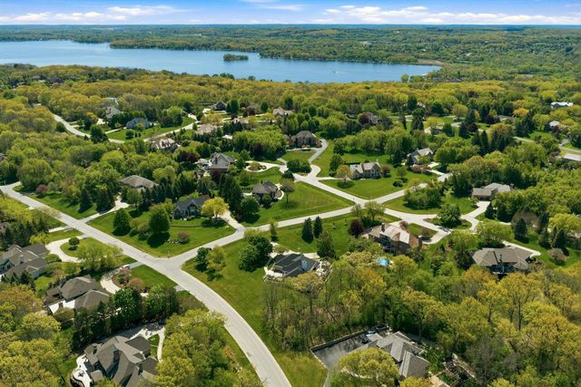 W307N2873 Fieldwood DRIVE, Pewaukee, WI 53072