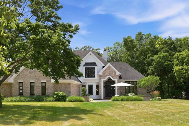 W307N2873 Fieldwood DRIVE, Pewaukee, WI 53072