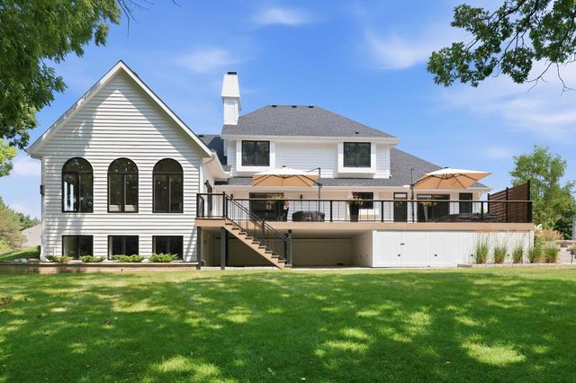 W307N2873 Fieldwood DRIVE, Pewaukee, WI 53072