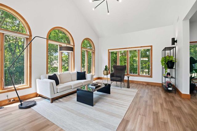 W307N2873 Fieldwood DRIVE, Pewaukee, WI 53072