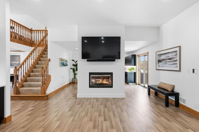 W307N2873 Fieldwood DRIVE, Pewaukee, WI 53072