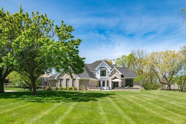 W307N2873 Fieldwood DRIVE, Pewaukee, WI 53072