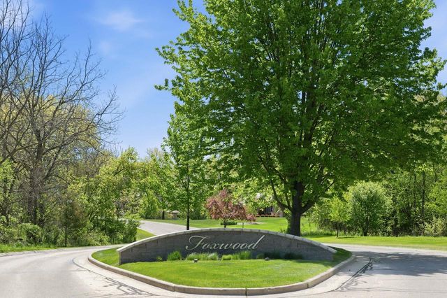W307N2873 Fieldwood DRIVE, Pewaukee, WI 53072