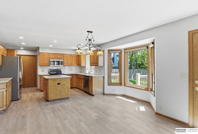 16211 Chicago Street, Omaha, NE 68118