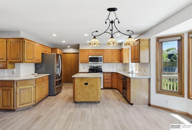 16211 Chicago Street, Omaha, NE 68118