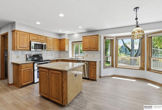 16211 Chicago Street, Omaha, NE 68118