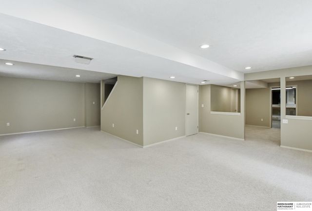 16211 Chicago Street, Omaha, NE 68118