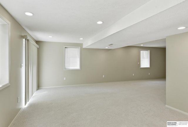 16211 Chicago Street, Omaha, NE 68118