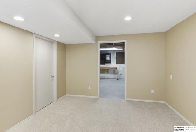 16211 Chicago Street, Omaha, NE 68118