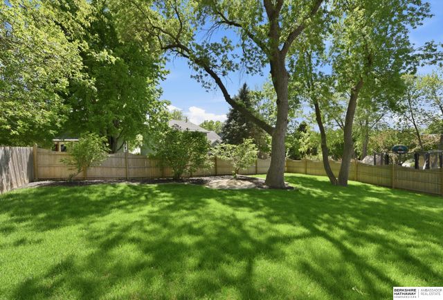 16211 Chicago Street, Omaha, NE 68118